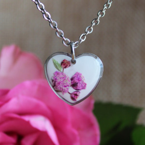 Srebrna zawieszka srebrny wisiorek kwiat naszyjnik żywica z żywicy kwiaty z kwiatami serce serduszko gipsówka różowa
