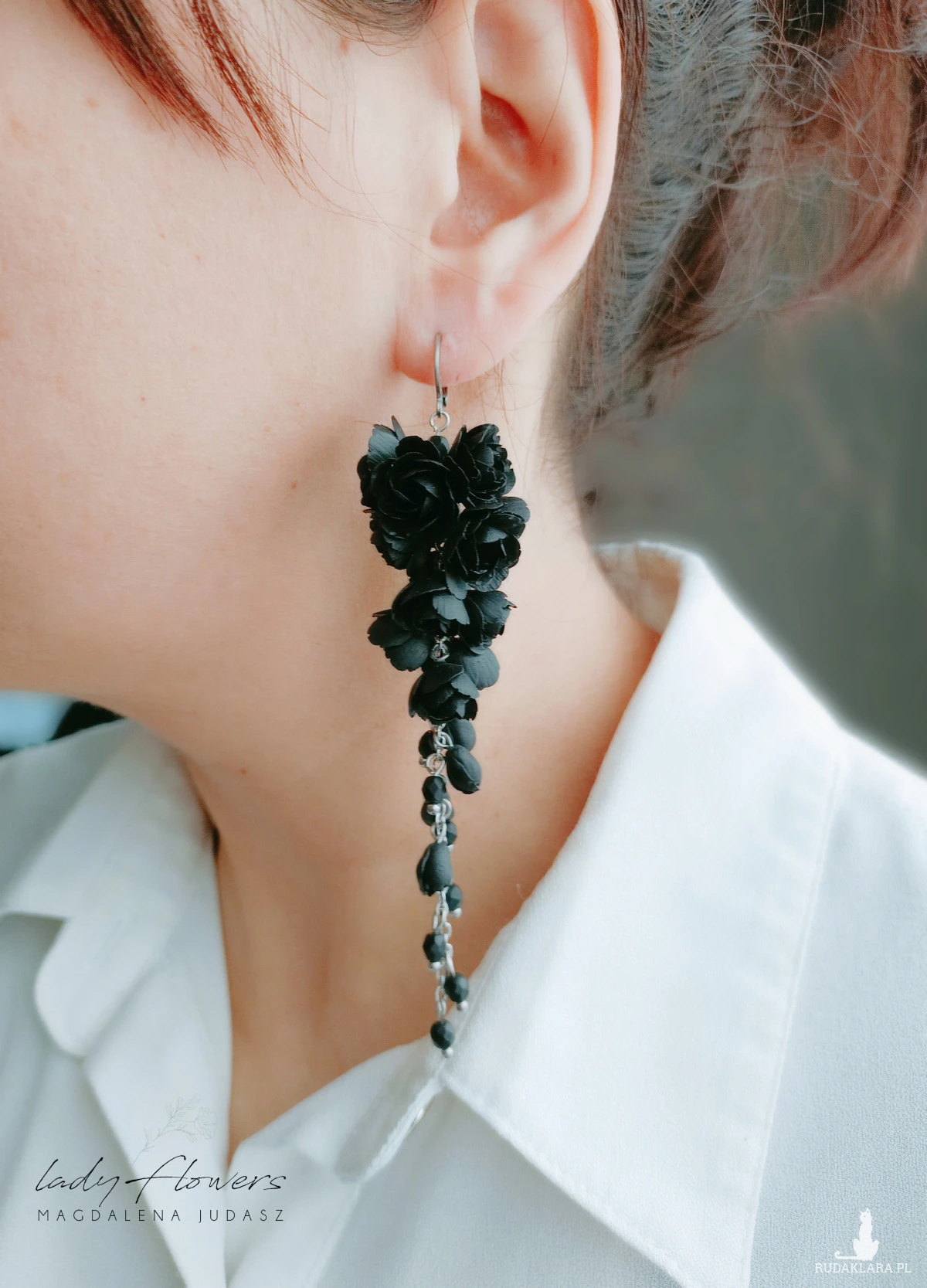 Długie, czarne kolczyki z kwiatami