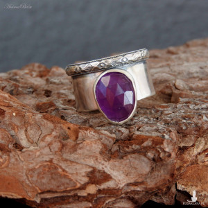 Obrączka srebrna z ametystem regulowana