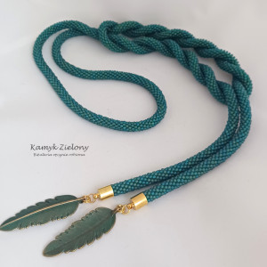 Szmaragdowy lariat z piórkami