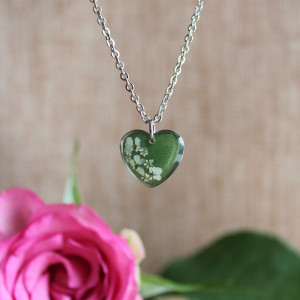 Srebrna zawieszka srebrny wisiorek kwiat naszyjnik żywica z żywicy suszone kwiaty z kwiatami naturalne kobieca dziewczęca zielona brokatowa serce serduszko