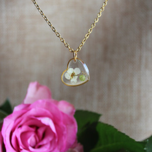 Złota zawieszka złoty wisiorek kwiat naszyjnik żywica z żywicy kwiaty serce serduszko tawuła tawułą