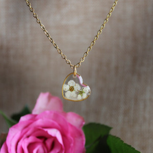 Złota zawieszka złoty wisiorek kwiat naszyjnik żywica z żywicy kwiaty serce serduszko tawuła tawułą