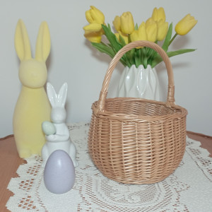 Okrągły koszyczek wiklinowy na święconkę Wielkanocną