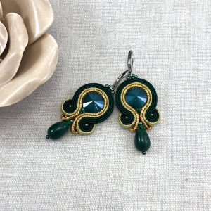 KOLCZYKI SUTASZ W ODCIENIACH ZŁOTA I CIEMNEJ ZIELENI