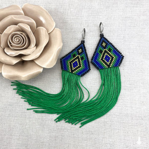 KOLOROWE KOLCZYKI Z KORALIKÓW I FRĘDZLI, DŁUGIE