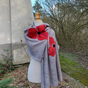 Beżowy  szal damski z wełną merynosów handmade