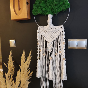 Dekoracyjne drzewko makramowe z chrobotkiem