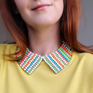 Koralikowy kołnierzyk w paski