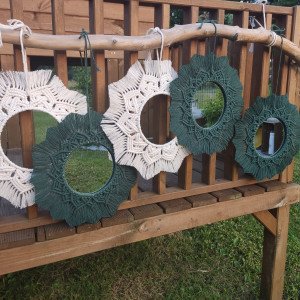 Mandala makramowa w stylu Boho z lusterkiem