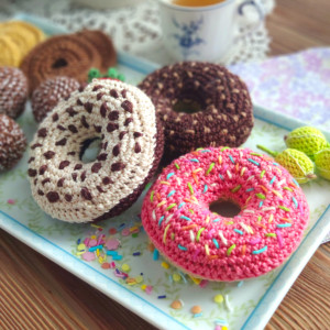 Szydełkowy pączek donut