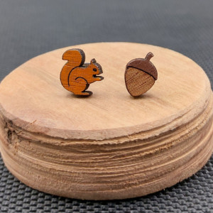 Kolczyki drewniane WIEWIÓRKA Z ŻOŁĘDZIEM