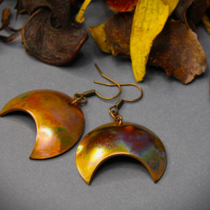 Lunulki - kolczyki wiszące.