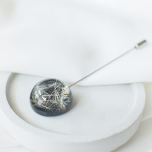 Broszka z rzęsek dmuchawca