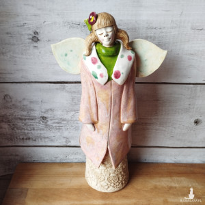 Anioł w pąsowych kolorach