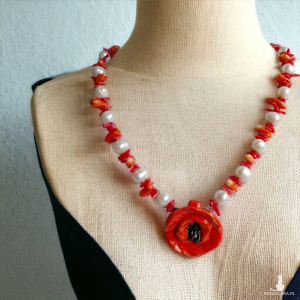 Naszyjnik z pereł i  korala  "Mak"