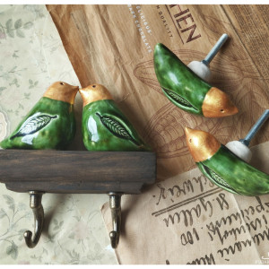 Komplet ze szmaragdowymi ptaszkami