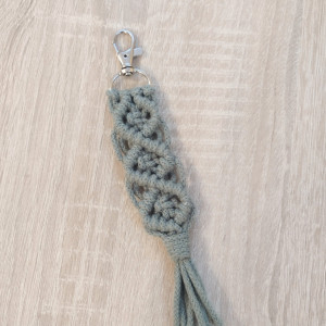 Brelok/ zawieszka do kluczy makrama