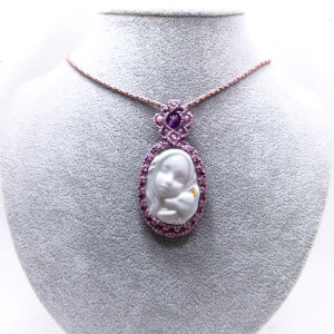 Bogini słowiańska i wilk porcelanowa kamea kamienie naturalne Delfina Dolls mikro makrama