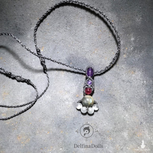 KRÓLICZA ŁAPKA vegan amulet na szczęście talizman Labradoryt Ametyst Turmalin mikro makrama