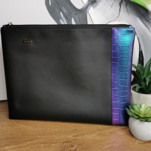 Duża kosmetyczka z czarnej ekoskóry ze wstawką holo