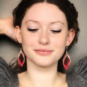 Czerwone kolczyki z kwiatuszkami