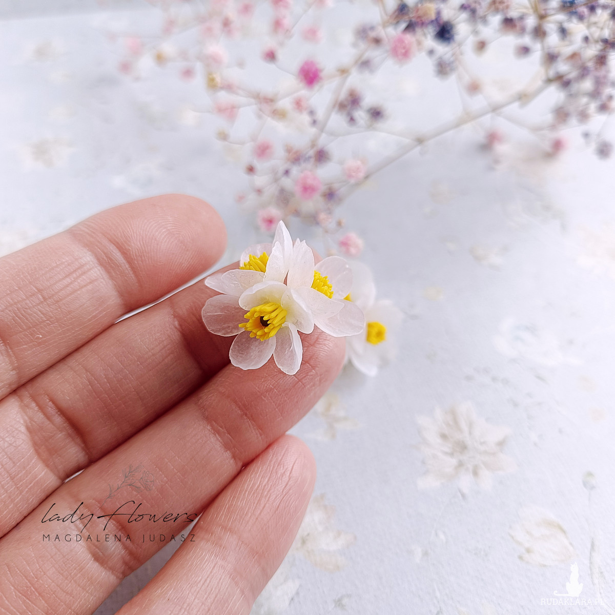 Kolczyki z kwiatami parasolnika