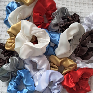 niezastąpiona scrunchie gumka do włosów