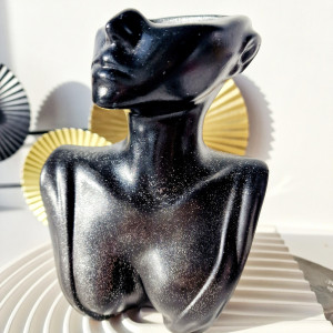 Wazon na kwiaty - kobieta 01