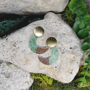 Eleganckie drewniane kolczyki z żywicą księżyce #465