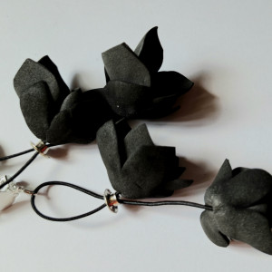 Klipsy czarne kwiaty  lekkie