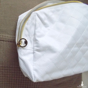 nowa kosmetyczka, biała kosmetyczka, damska kosmetyczka, pojemna kosmetyczka, elegancka kosmetyczka, fajna kosmetyczka