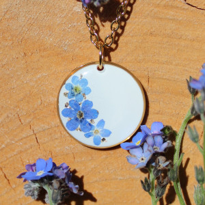 Złota zawieszka złoty wisiorek kwiat naszyjnik żywica z żywicy kwiaty niezapominajka niezapominajką