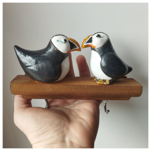 Wieszak z 2 maskonurami