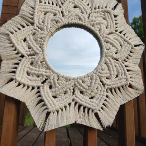 Mandala makramowa z lusterkiem w stylu Boho