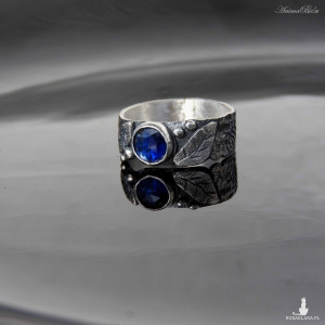Obrączka srebrna z granatowym kyanitem rozmiar 13