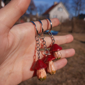 brelok borowika z glinki samoschnącej , idealny jako dodatek do prezentu