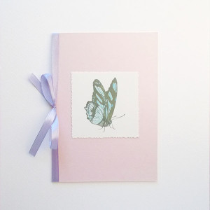 motylek kartka bez życzeń, kartka z motylkiem, pastelowe kartki okolicznościowe, kartka dla dziewczyny, kartka dla dziewczynki, kartka dla kobiety, fajne kartki na różne okazje, motyl kartka