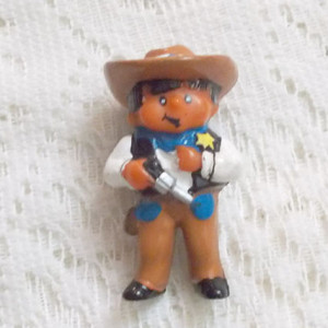 vintage figurka kowboja, vintage figurka szeryfa, retro kowboj figurka, retro szeryf figurka, malutka figurka z szeryfem, malutka figurka z kowbojem, vintage zabawka
