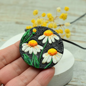 Duży, uroczy wisiorek z rumiankami