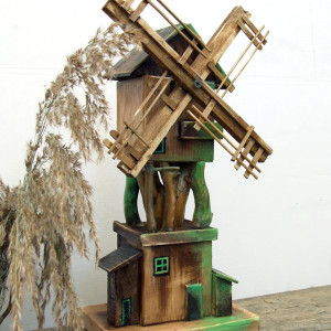 Zielony wiatrak - domek z drewna, dekoracja do domu