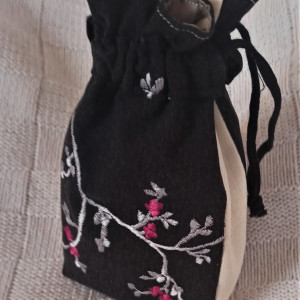 Jeansowy worek, torebka czarno-biała z haftem