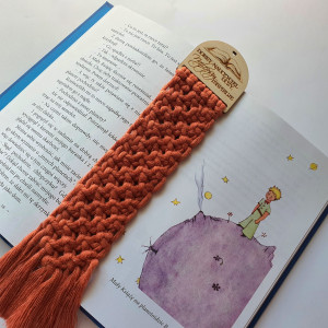 Zakładka do książki "Dobry nauczyciel uczy, najlepszy inspiruje" - kolor rdzawy