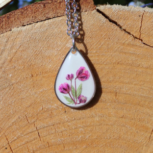 Srebrna zawieszka srebrny wisiorek kwiat naszyjnik żywica z żywicy kwiaty łezka łza gipsówka gipsówką różowa