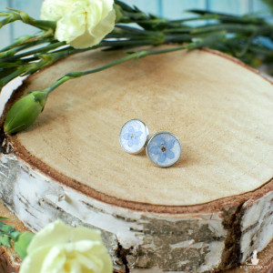 Kolczyki sztyft żywica niezapominajki delikatne śliczne kolor srebrny