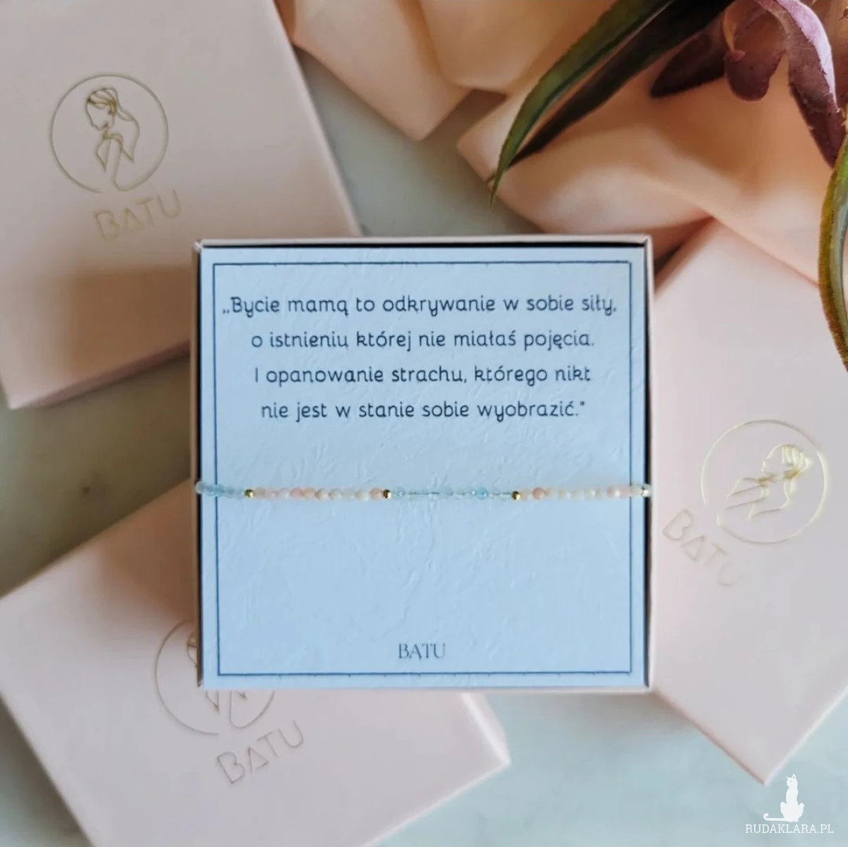 Bransoletka "Mommy" na jedwabnej nici