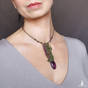 Elfickie Okno ~ Ametyst Fluoryt w makramie unikatowy naszyjnik pleciony DelfinaDolls