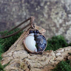 Wisior agat larvikit księżyc półksiężyc dwa  księżyce ying yang rownowaga miedź antyczna magiczny