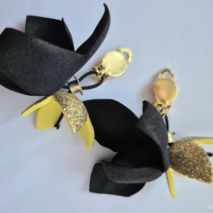 Klipsy kwiaty lekkie złoto czarne