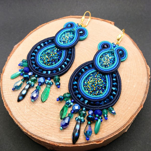 NIEBIESKO-TURKUSOWE KOLCZYKI SUTASZ Z ŻYWICĄ 2.